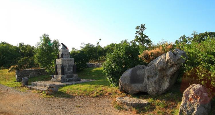 Borojevičev prestol - Vir: http://www.potmiru.si